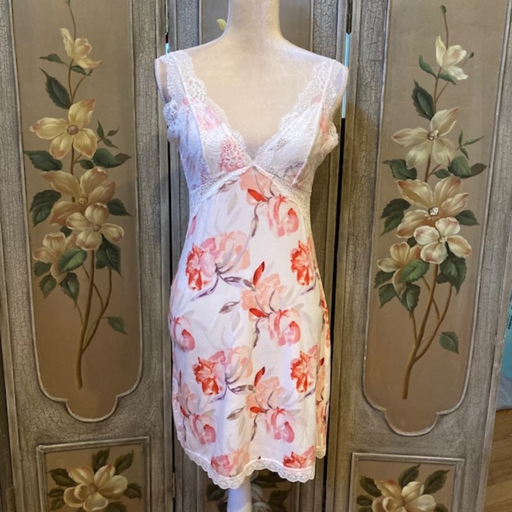 BODY TOUCH roses night gown